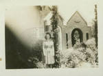Winnie Bethea Catt in from of Mrs. Darrock's house in Brownwood, Texas